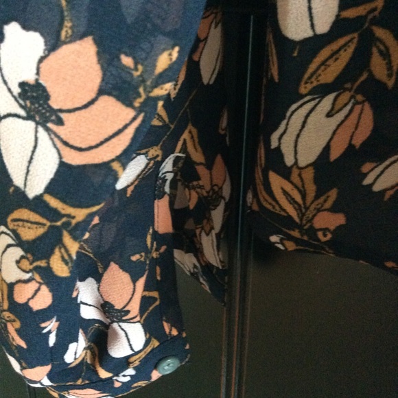LOFT blouse - Picture 3 of 5